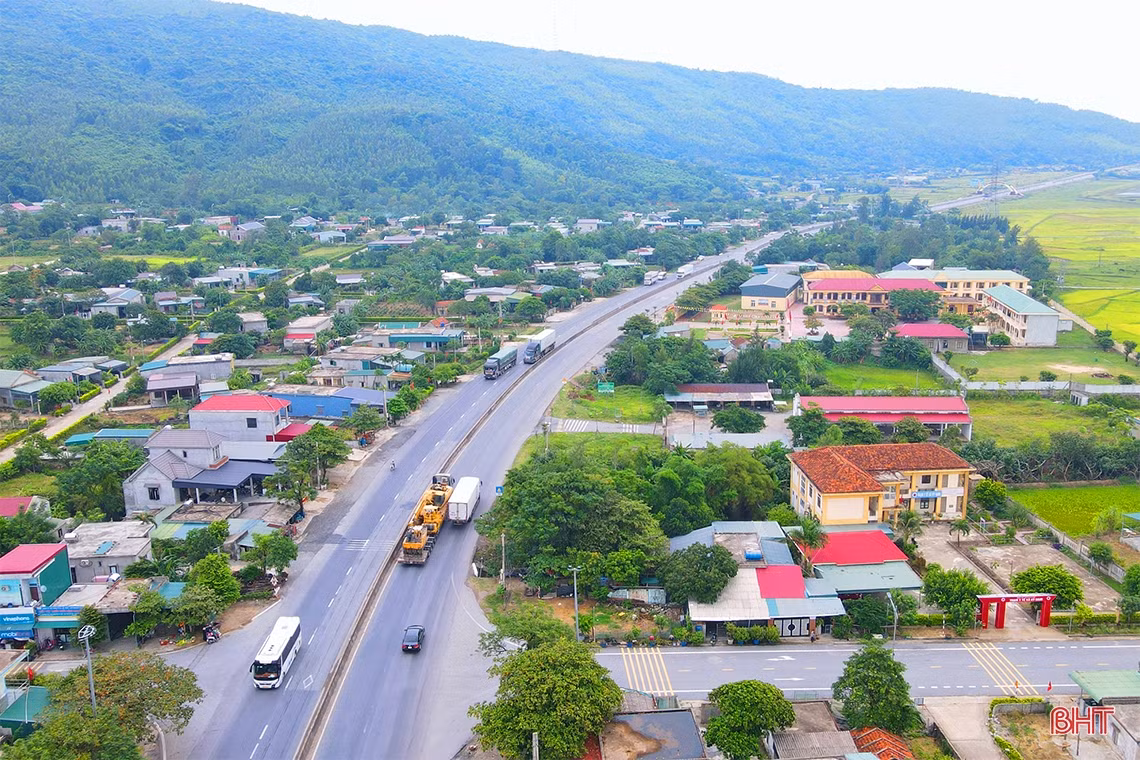 Dưới bóng Hoành Sơn