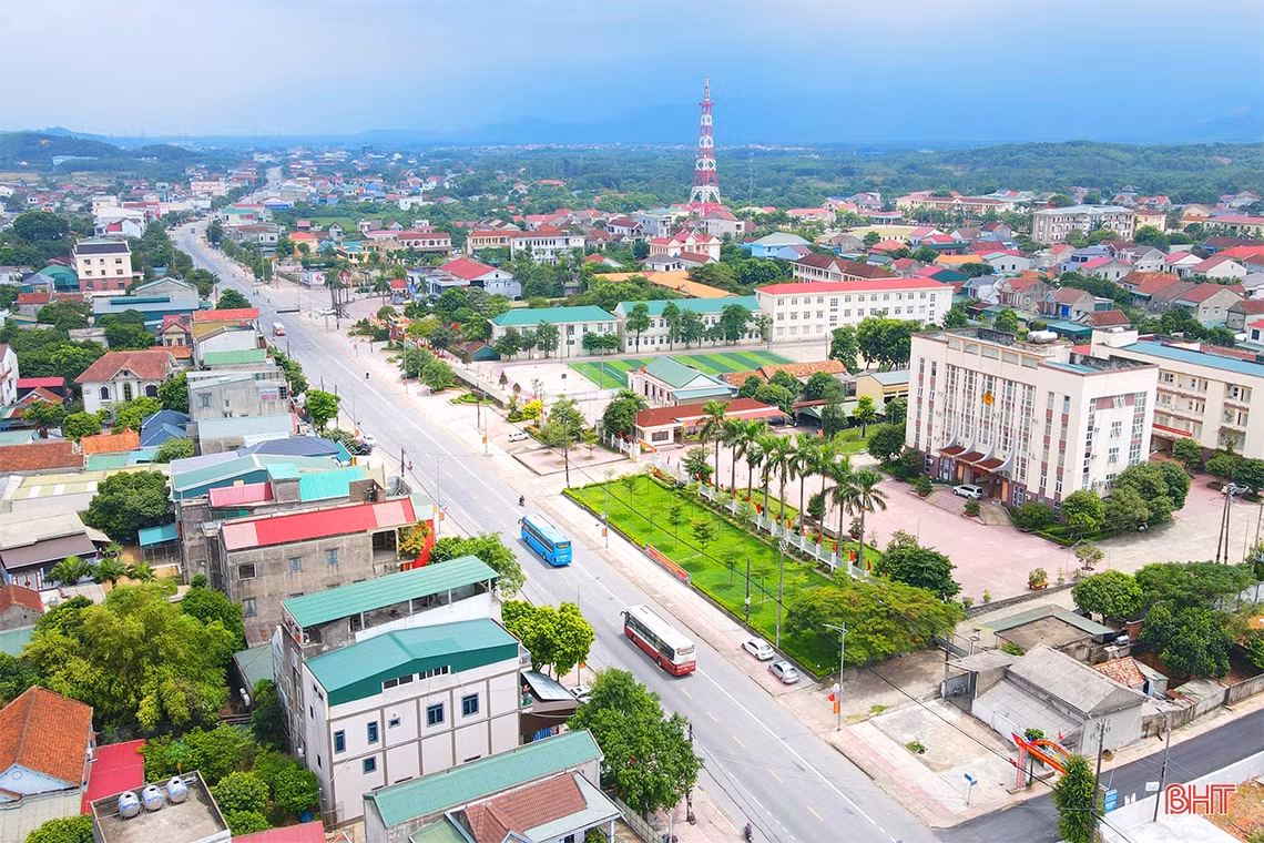 Dưới bóng Hoành Sơn