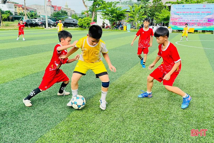 Cầu thủ các đội đã cống hiến cho khán giả nhiều pha bóng hấp dẫn, đẹp mắt z5737778623111_a142ee58e5079aba6e3492feb56d0d3d.jpg