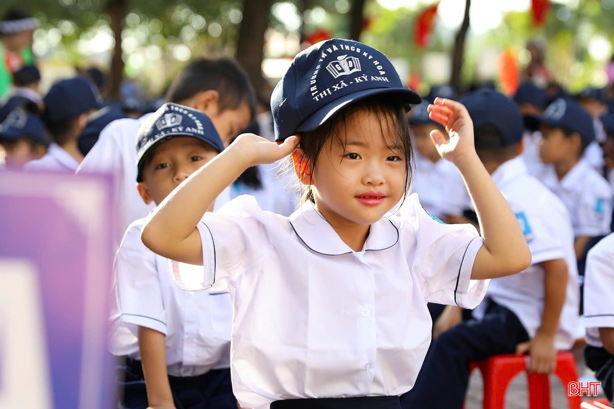 Niềm vui, sự háo hức lan tỏa trên mỗi gương mặt của các em học sinh trong lễ khai giảng sáng nay.