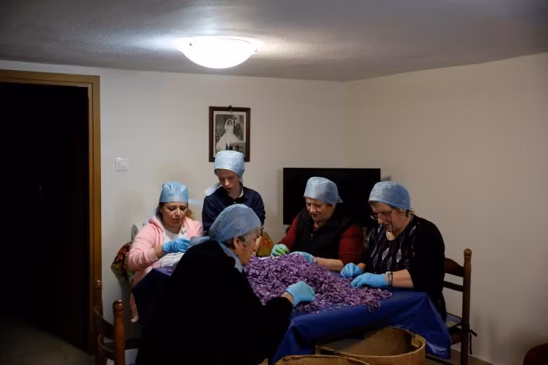 Ngành công nghiệp sản xuất “vàng đỏ” của Hy Lạp