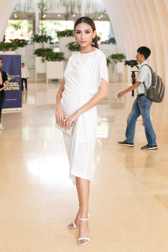 Người đẹp Việt mê mẩn váy xoắn eo