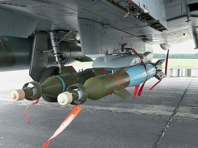 Bom thông minh Mỹ sản xuất đang dội vào chính đồng minh Mỹ tại Syria