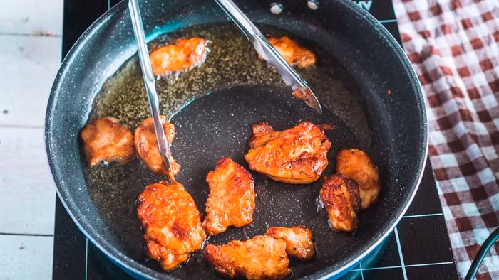 Gà chiên xào cay ngọt kiểu Trung Hoa - công thức mới toanh ăn là nghiền