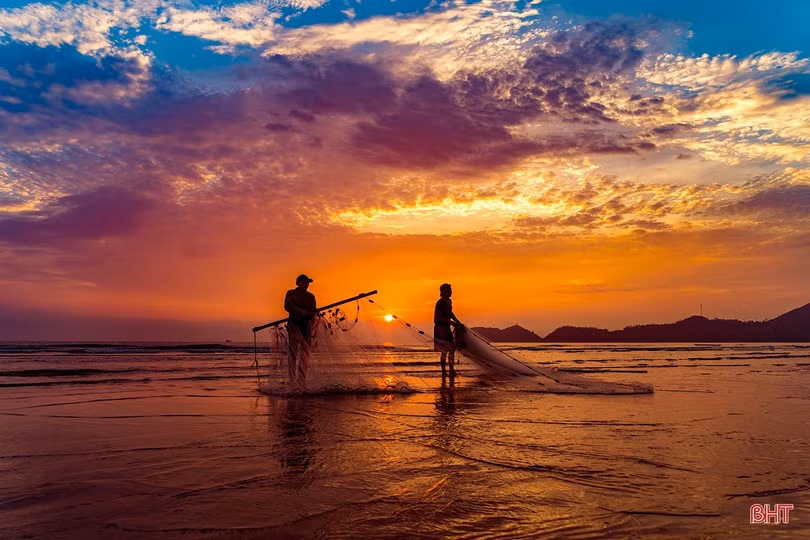 “Bỗng nhoài ra biển…”