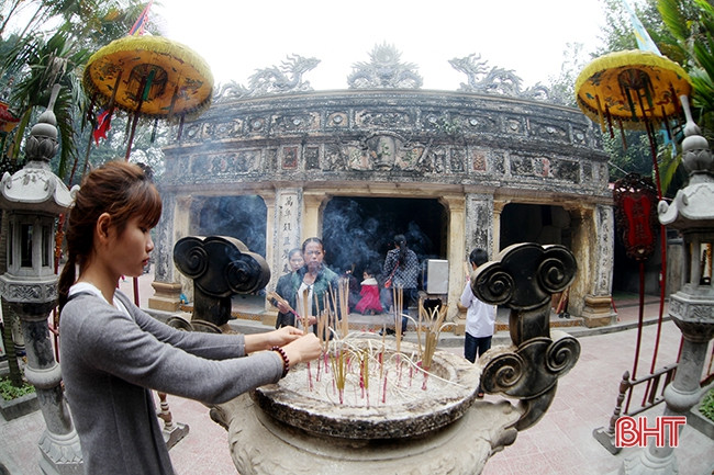 “Bỗng nhoài ra biển…”