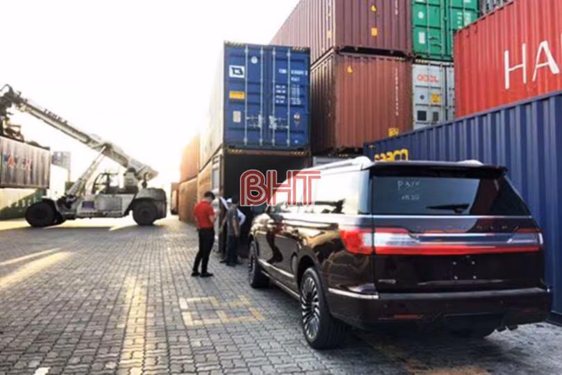 Ngắm “khủng long” Lincoln Navigator 2018 thứ ba về Việt Nam của chủ nhân Hà Tĩnh