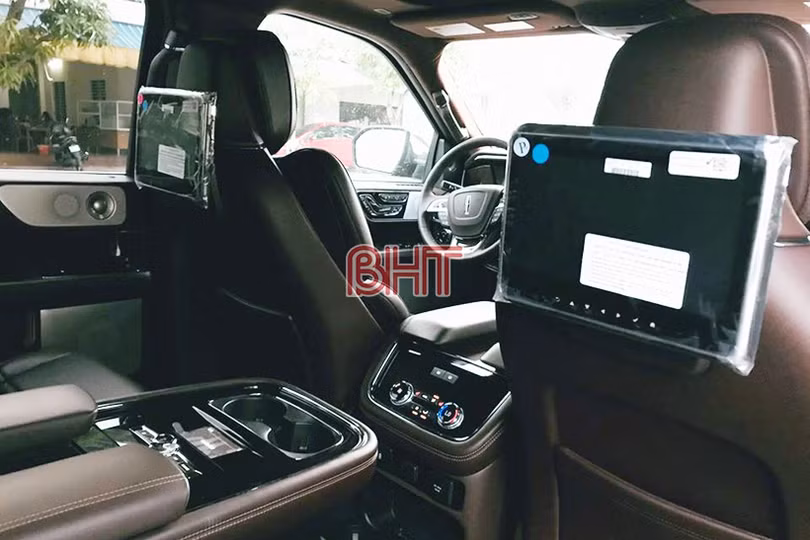 Ngắm “khủng long” Lincoln Navigator 2018 thứ ba về Việt Nam của chủ nhân Hà Tĩnh