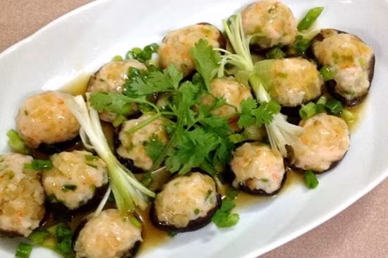 Tôm hấp nấm đậm đà cho những ngày cuối tuần