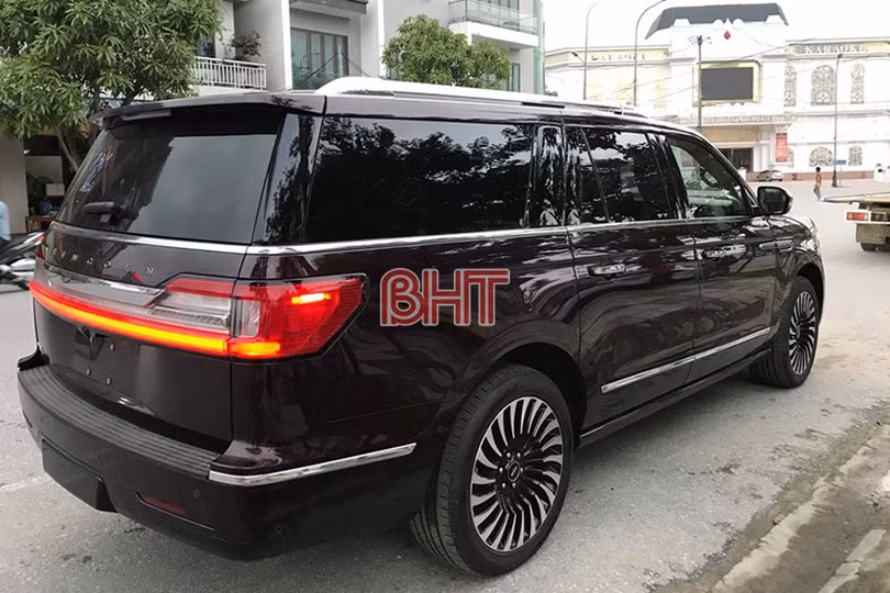 Ngắm “khủng long” Lincoln Navigator 2018 thứ ba về Việt Nam của chủ nhân Hà Tĩnh