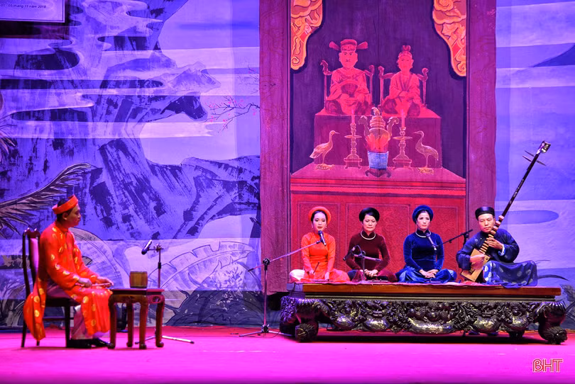 Ca trù đổ hột phách giòn