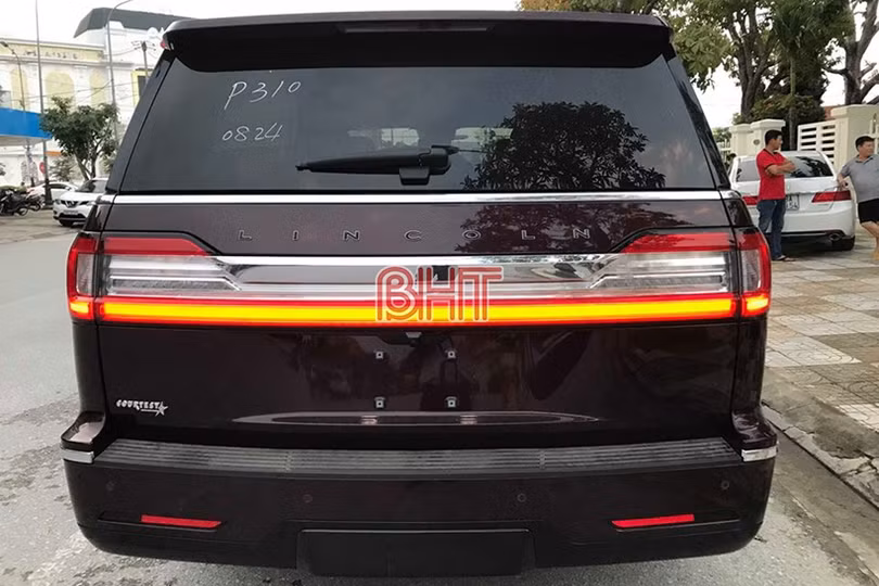 Ngắm “khủng long” Lincoln Navigator 2018 thứ ba về Việt Nam của chủ nhân Hà Tĩnh