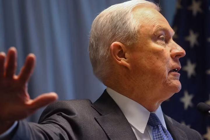 Thế giới ngày qua: Bộ trưởng Tư pháp Mỹ từ chức theo yêu cầu của Tổng thống Trump