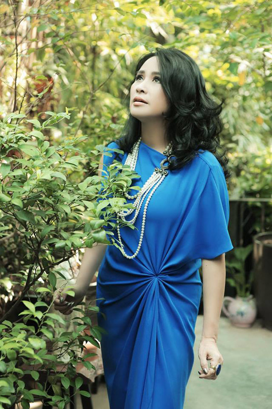 Người đẹp Việt mê mẩn váy xoắn eo