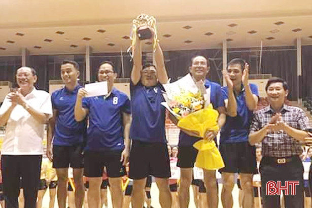 Sôi nổi giải bóng chuyền hơi mừng kỷ niệm ngày Nhà giáo Việt Nam