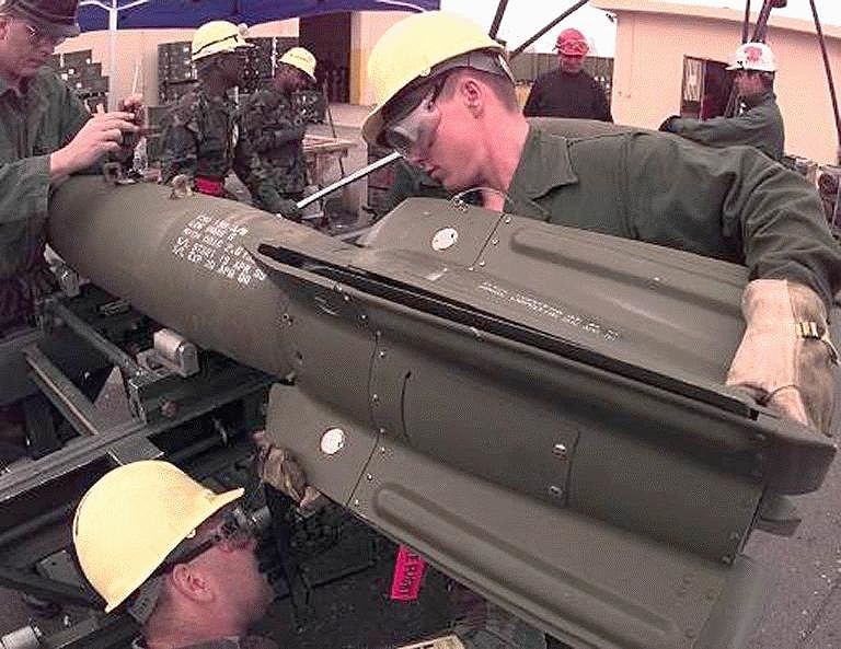 Bom thông minh Mỹ sản xuất đang dội vào chính đồng minh Mỹ tại Syria