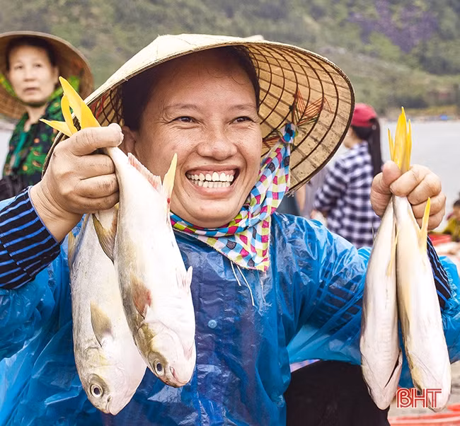 “Bỗng nhoài ra biển…”