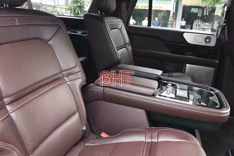 Ngắm “khủng long” Lincoln Navigator 2018 thứ ba về Việt Nam của chủ nhân Hà Tĩnh