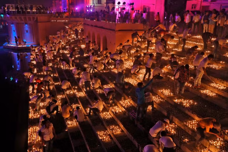 Tưng bừng lễ hội ánh sáng Diwali khắp nơi trên thế giới