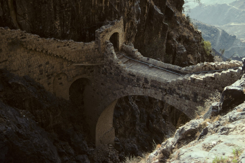 Chiêm ngưỡng những cây cầu kỳ lạ trên thế giới