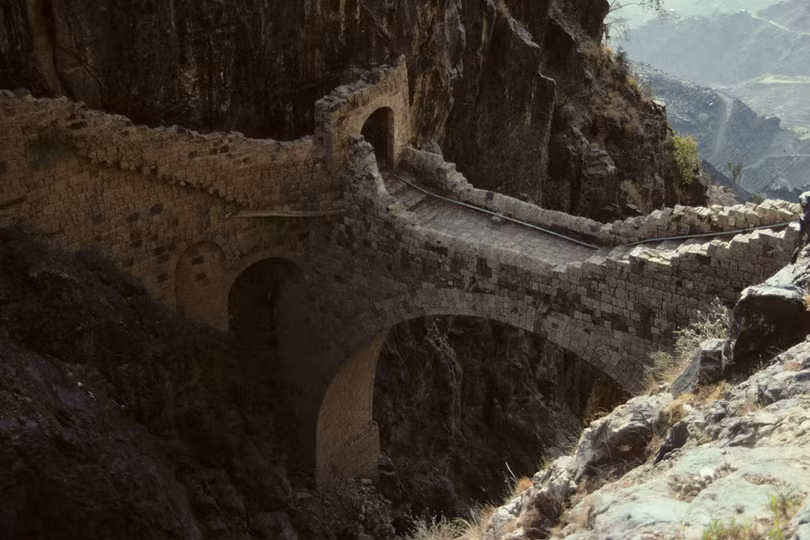 Chiêm ngưỡng những cây cầu kỳ lạ trên thế giới