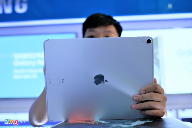 iPad Pro 2018 phiên bản 12,9 inch về Việt Nam giá 33,2 triệu đồng