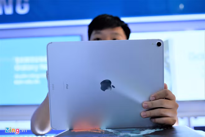 iPad Pro 2018 phiên bản 12,9 inch về Việt Nam giá 33,2 triệu đồng