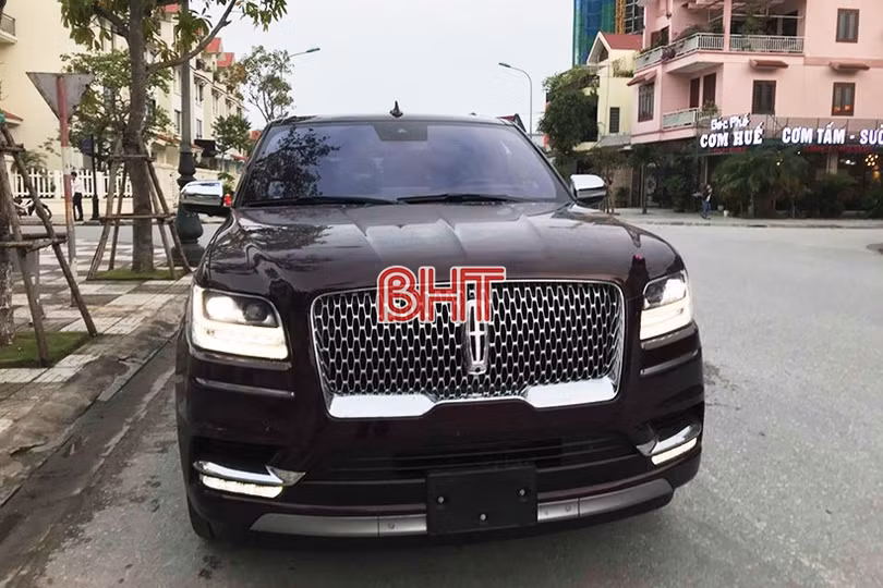Ngắm “khủng long” Lincoln Navigator 2018 thứ ba về Việt Nam của chủ nhân Hà Tĩnh