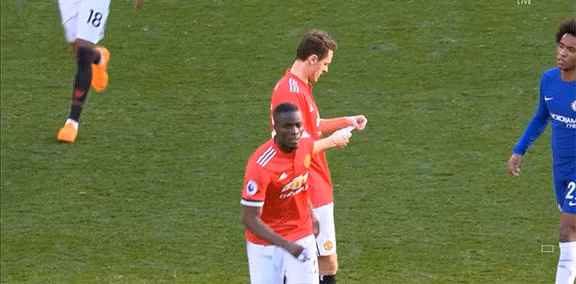 dan mang dua nhau che mat thu mourinho gui matic