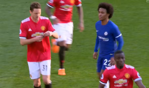 dan mang dua nhau che mat thu mourinho gui matic