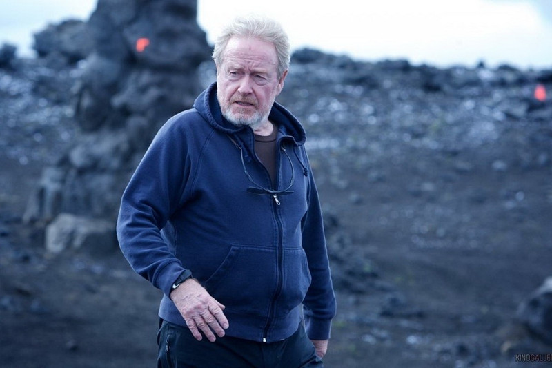Ridley Scott: Alien (1979), Blade Runner (1982), Thelma & Louise (1992), Gladiator (2000), Black Hawk Down (2001), American Gangster (2007), The Martian (2015)… Chừng ấy tác phẩm đủ cho thấy Ridley Scott là một trong những nhà làm phim vĩ đại nhất mà Hollywood từng sản sinh. Tuy nhiên, tượng vàng Oscar vẫn luôn “né tránh” ông. Ngay cả khi Gladiator thắng giải Phim truyện xuất sắc tại Oscar 2001, ông vẫn phải chứng kiến người đồng nghiệp Steven Soderbergh lên ngôi ở hạng mục Đạo diễn với Traffic. Ngoài ra, Ridley Scott còn có thêm ba lần thất bại khác khi nhận đề cử Oscar. Năm nay, nhà làm phim không thể chen chân vào đường đua với All the Money in the World (2017). nhung ngoi sao vo duyen voi giai thuong oscar