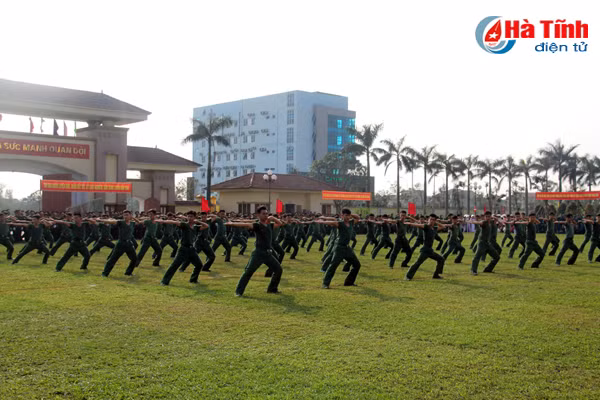 luc luong vu trang ha tinh ra quan huan luyen nam 2018