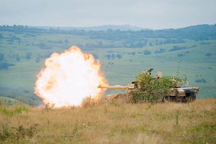 uy luc dang gom xe tang phao tu hanh cua quan doi my