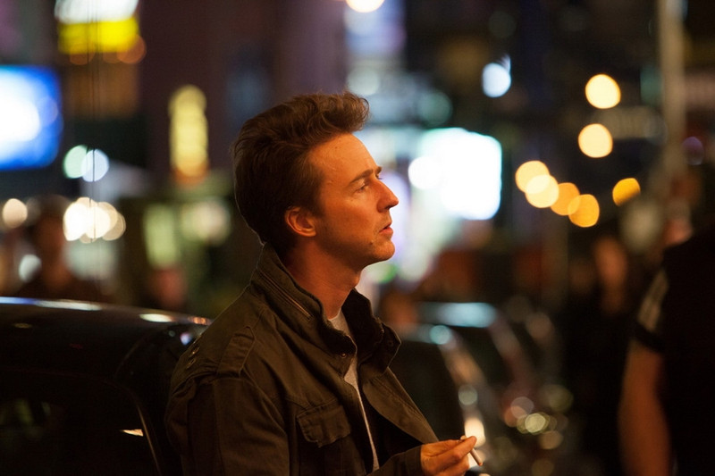 Edward Norton: Fight Club (1999) là điểm sáng chói lọi trong sự nghiệp của Edward Norton, nhưng anh thực tế không nhận đề cử Oscar cho vai chính ở bộ phim của đạo diễn David Fincher. Ba lần đề cử của anh là nhờ Primal Fear (1996), American History X (1998) và Birdman (2014). Tuy nhiên, tài tử nổi tiếng luôn hóa thân hết mình cho vai diễn đến nay vẫn chưa một lần có cơ hội đứng trên sân khấu nhận giải. Dân trong nghề nhận xét Edward Norton là người rất khó tính, và anh cũng không phải là ngôi sao dễ làm việc chung. Bằng chứng cụ thể nhất là việc Norton chia tay vai diễn Hulk chỉ sau The Incredible Hulk (2008), và anh chưa bao giờ tỏ ra nuối tiếc về chuyện đó. nhung ngoi sao vo duyen voi giai thuong oscar