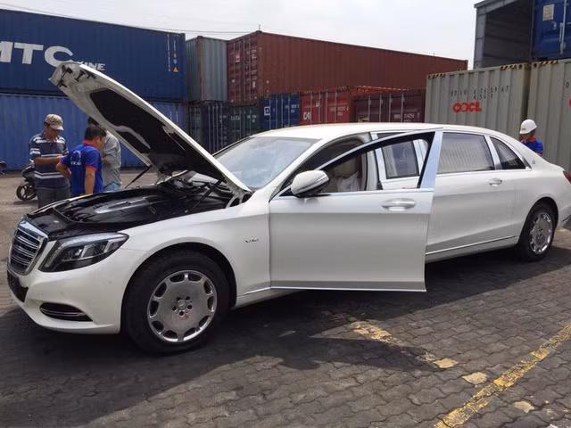 vua thong quan mercedes maybach s600 pullman dau tien viet nam da luon pho