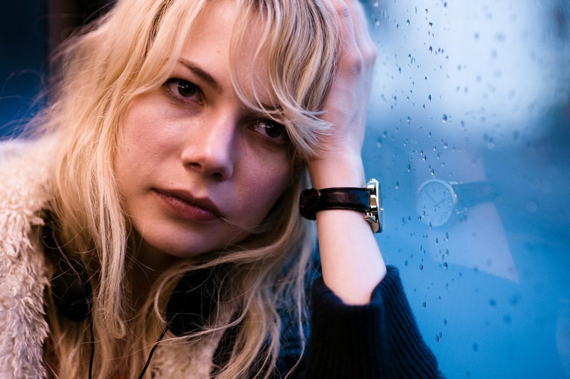 Michelle Williams: Trong khoảng hơn một thập kỷ qua, Michelle Williams nổi lên như một cái tên sáng giá về khả năng diễn xuất. Thực tài của minh tinh 37 tuổi được chứng minh qua bốn lần đề cử Oscar với Brokeback Mountain (2005), Blue Valentine (2010), My Week with Marilyn (2011), và Manchester by the Sea (2016). Tuy nhiên, Viện hàn lâm vẫn chưa một lần trao tượng vàng cho Williams. Năm nay, cả hai phim mới của người đẹp là The Greatest Showman (2017) và All the Money in the World (2017) đều không gây tiếng vang lớn trong mùa giải thưởng điện ảnh. Do đó, Michelle Williams vẫn phải tiếp tục nuôi hy vọng ẵm tượng vàng bằng các dự án tiếp theo. nhung ngoi sao vo duyen voi giai thuong oscar