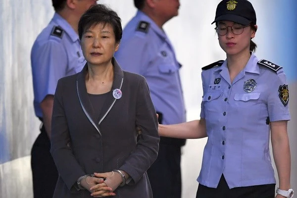 cuu tong thong park geun hye bi de nghi muc an 30 nam tu