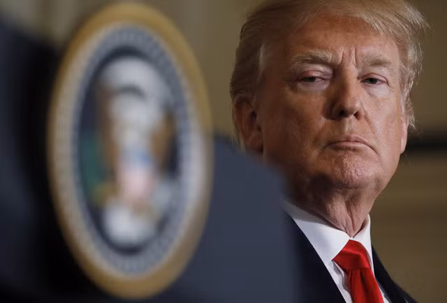 chau au doi tra dua ong trump doa nang thue tiep voi xe hoi