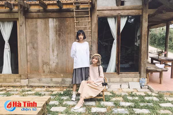 phat sot voi doi ban hotgirl ha tinh giong nhau nhu chi em song sinh