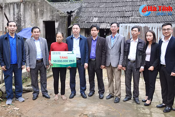 trao 100 trieu dong ho tro xay 2 nha nhan ai tai can loc