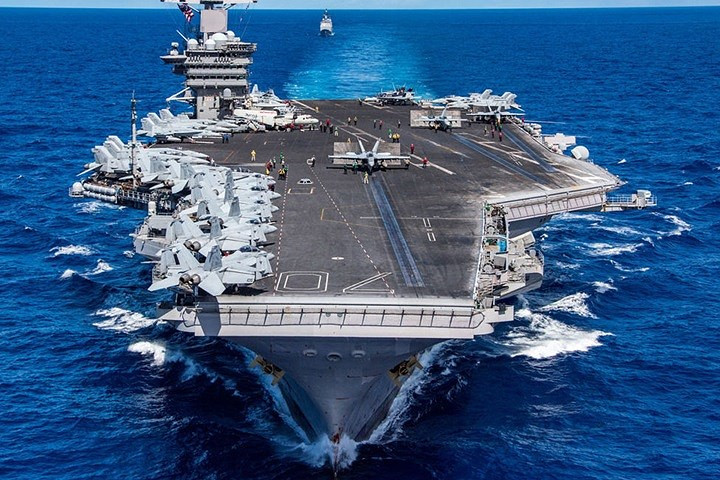 suc manh tau san bay carl vinson cua my sap cap cang viet nam