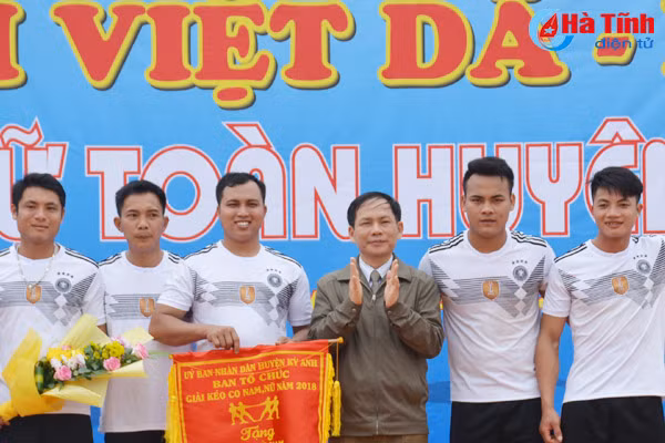 hap dan man keo co tai ngay hoi the thao huyen ky anh