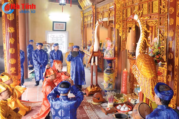 lai nghe trong hoi ngay ram