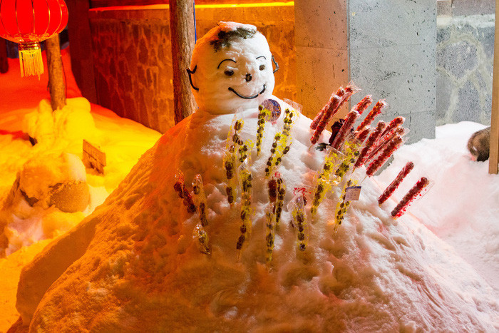 ngoi lang tuyet trang dep nhu trong co tich o cap nhi tan