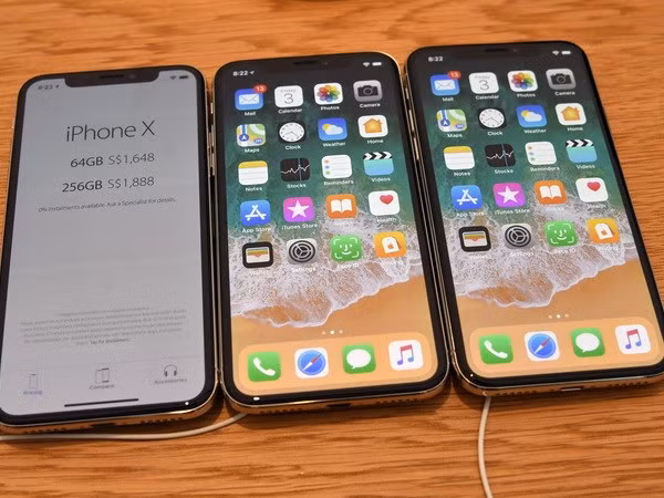 apple len ke hoach ra mat ba mau iphone moi trong nam 2018
