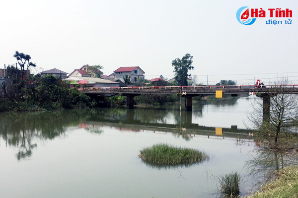 nam thanh nien nhay cau tu tu sau khi di hat karaoke