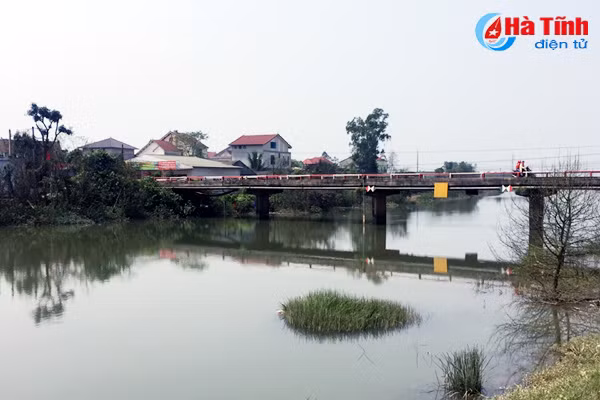 nam thanh nien nhay cau tu tu sau khi di hat karaoke