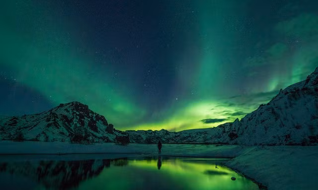 tron mat voi canh tuong tuyet dep ben trong khach san ufo o bac cuc