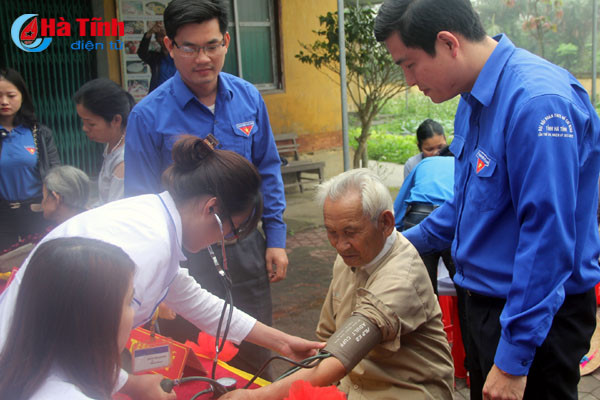 Cẩm Xuyên tổ chức khám sức khỏe cho thanh niên tham gia nhập ngũ