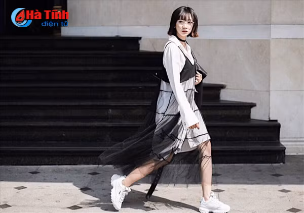 phat sot voi doi ban hotgirl ha tinh giong nhau nhu chi em song sinh